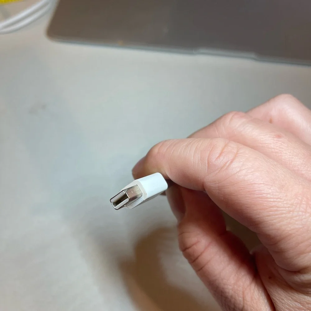 Genuine Apple Macbook Pro mini Display Port to VGA Adapter USED